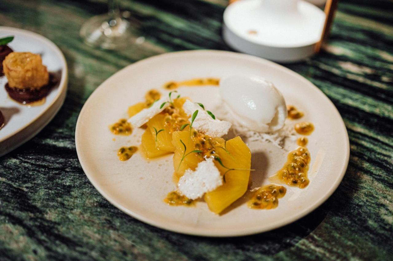 루머스 호텔 프랑크푸르트 외부 사진 A dessert at the restaurant