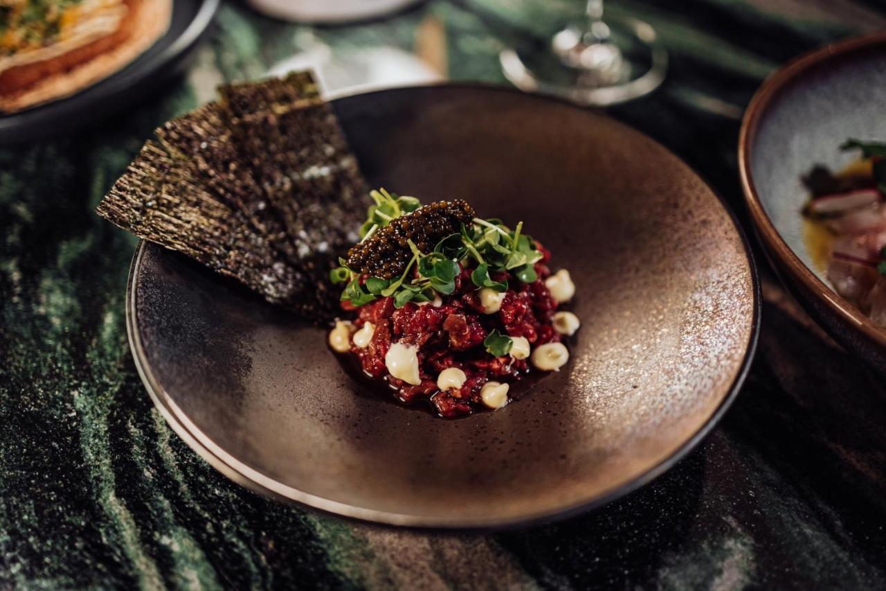 루머스 호텔 프랑크푸르트 외부 사진 A dish at the restaurant