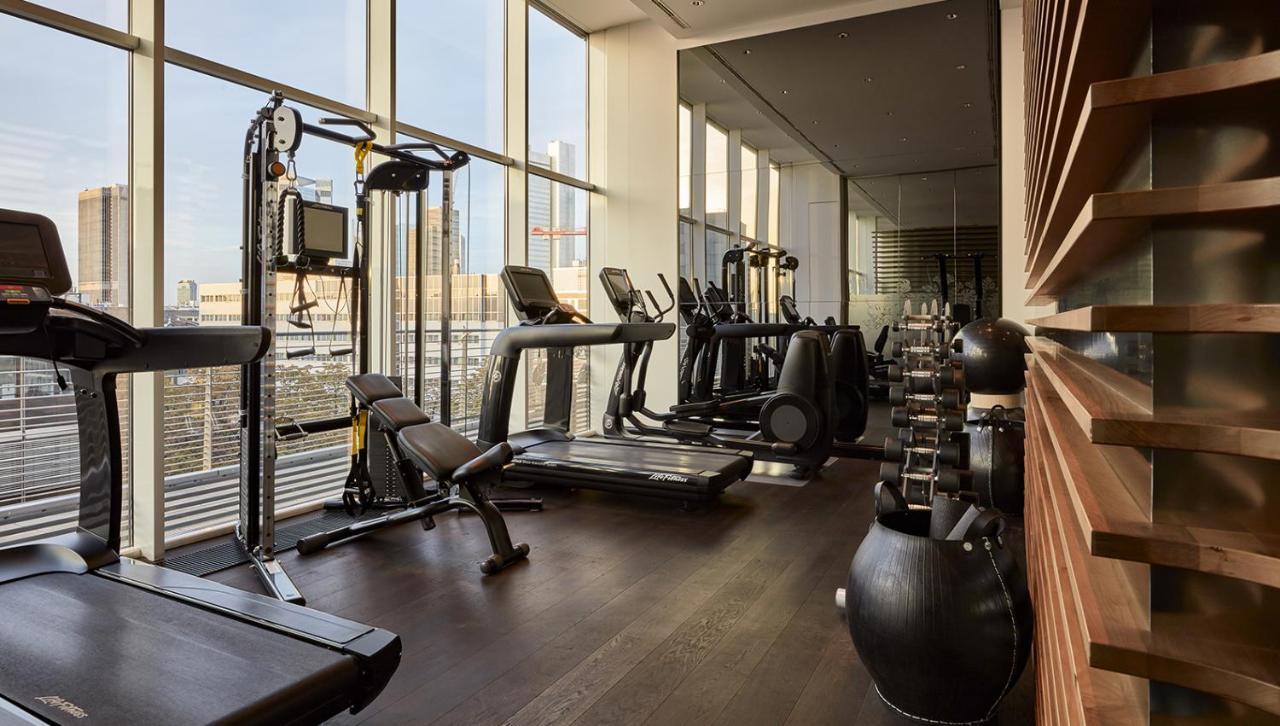 루머스 호텔 프랑크푸르트 외부 사진 The gym at The Standard London