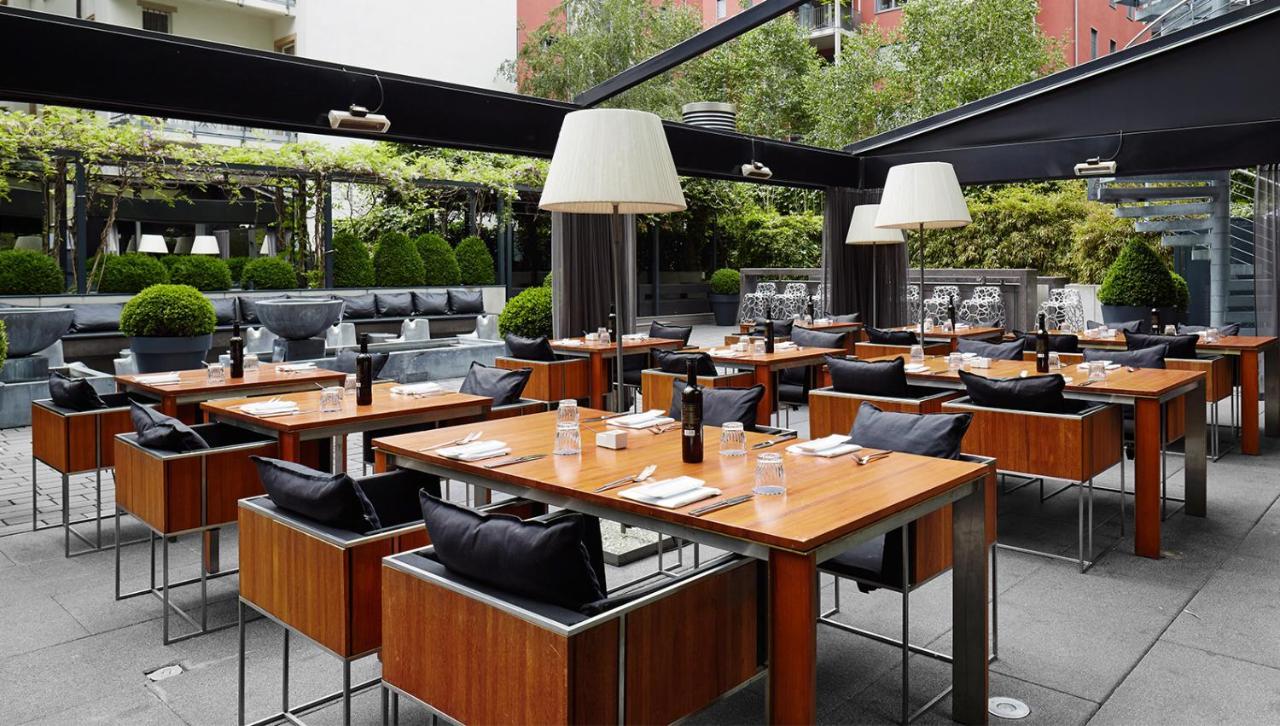 루머스 호텔 프랑크푸르트 외부 사진 The outdoor dining area